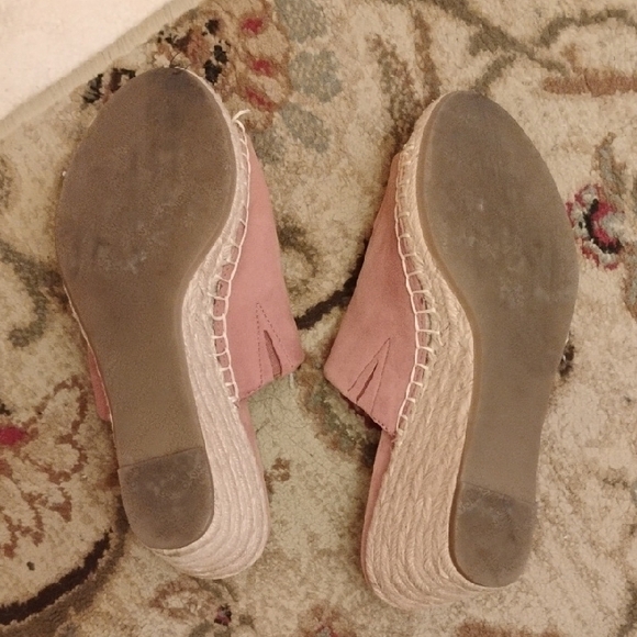 Vionic Women's Tan Suede Mules - Picture 4 of 6